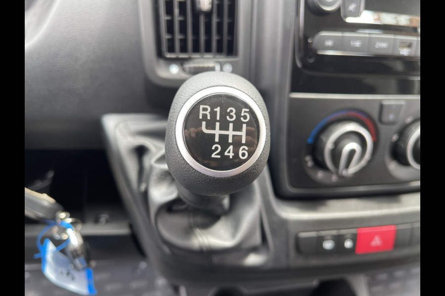 Opel Movano 2.2D 140pk L2H2 3.5t / nieuw overjarig / direct leverbaar / € 25.950 ex btw / parkeersensoren achter / airco / cruise control / bijrijdersbank !