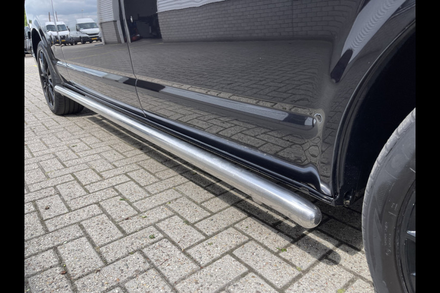 Volkswagen Transporter 2.0 TDI 150pk DSG automaat L2H1 30 DC 5 persoons Bulli / nieuwe koppeling vliegwiel / vaste prijs rijklaar € 32.950 ex btw / lease vanaf € 538 / leer / 19 inch wielen / dubbele schuifdeur