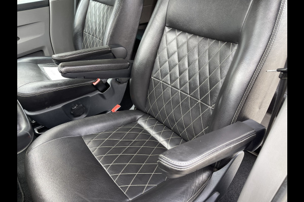 Volkswagen Transporter 2.0 TDI 150pk DSG automaat L2H1 30 DC 5 persoons Bulli / nieuwe koppeling vliegwiel / vaste prijs rijklaar € 32.950 ex btw / lease vanaf € 538 / leer / 19 inch wielen / dubbele schuifdeur
