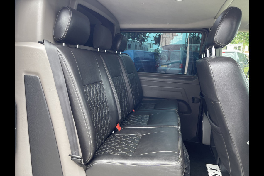 Volkswagen Transporter 2.0 TDI 150pk DSG automaat L2H1 30 DC 5 persoons Bulli / nieuwe koppeling vliegwiel / vaste prijs rijklaar € 32.950 ex btw / lease vanaf € 538 / leer / 19 inch wielen / dubbele schuifdeur