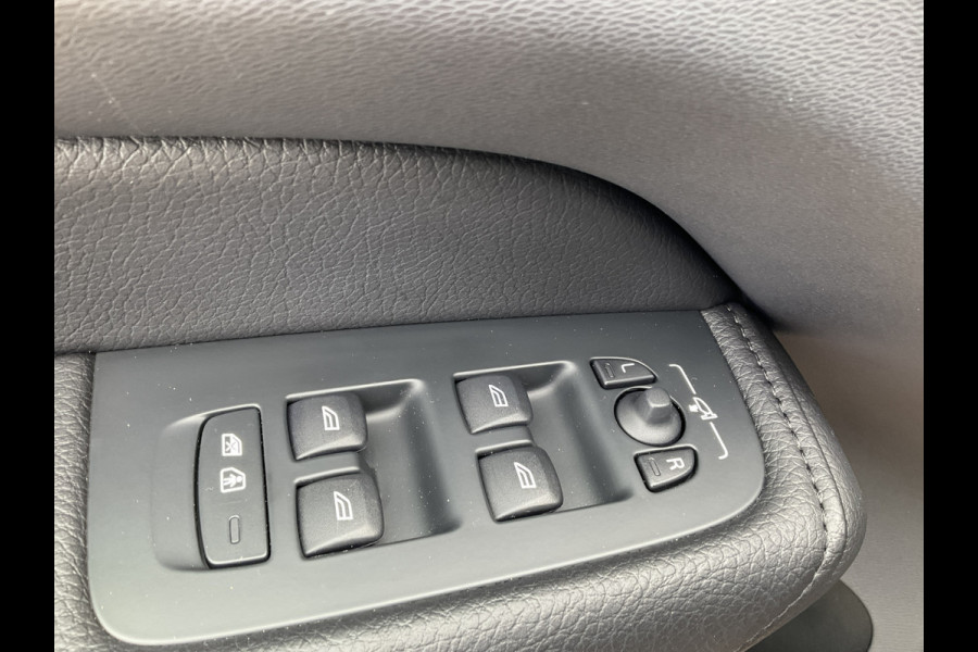 Volvo XC60 2.0 T6 PHEV AWD Inscription Pano Harman/Kardon Elek.Trekhaak Leder VOL!