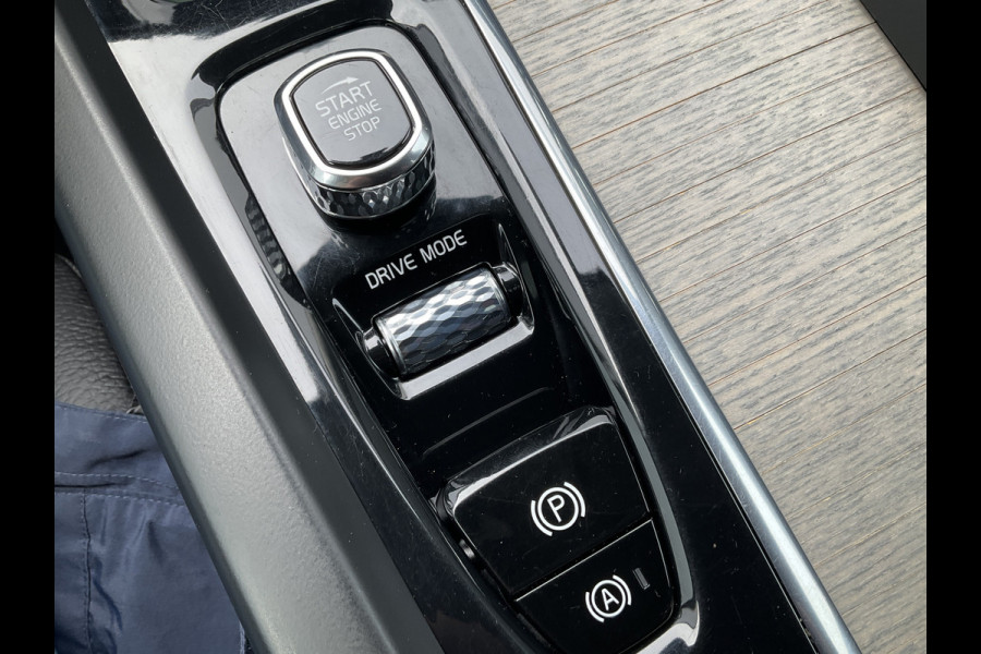 Volvo XC60 2.0 T6 PHEV AWD Inscription Pano Harman/Kardon Elek.Trekhaak Leder VOL!