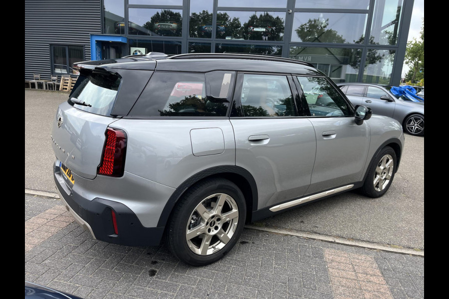 MINI Countryman E Favoured S 66.5 kWh ORIG. NL. NAP KM. | CAMERA | LEDER | STOEL + STUURVERWARMING