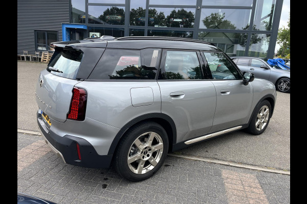 MINI Countryman E Favoured S 66.5 kWh ORIG. NL. NAP KM. | CAMERA | LEDER | STOEL + STUURVERWARMING