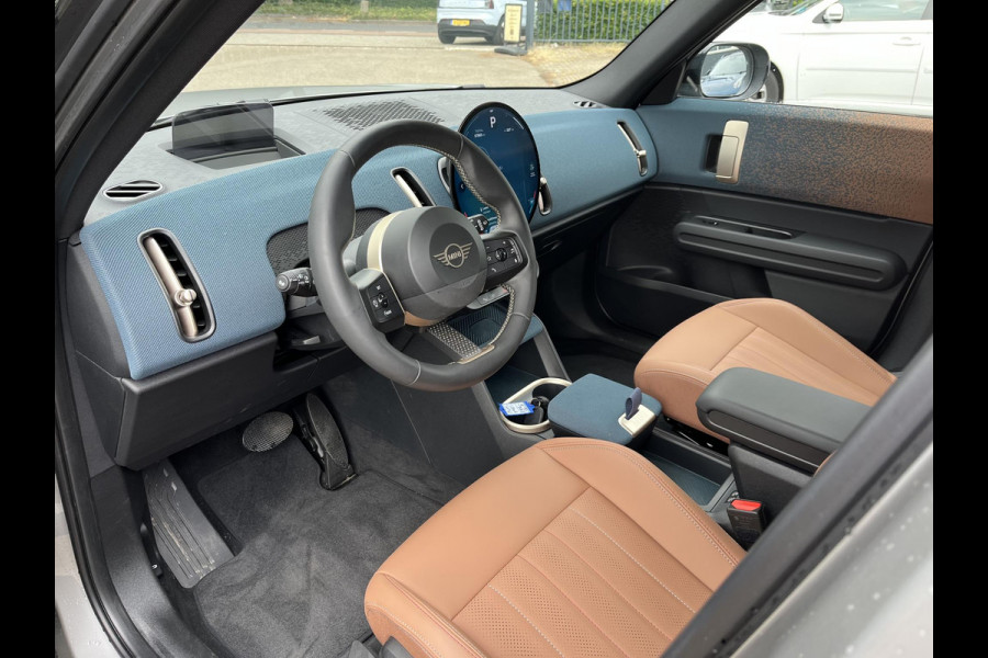 MINI Countryman E Favoured S 66.5 kWh ORIG. NL. NAP KM. | CAMERA | LEDER | STOEL + STUURVERWARMING