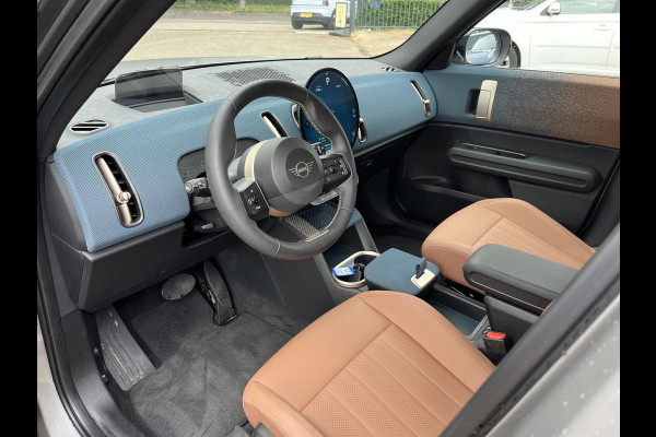 MINI Countryman E Favoured S 66.5 kWh ORIG. NL. NAP KM. | CAMERA | LEDER | STOEL + STUURVERWARMING