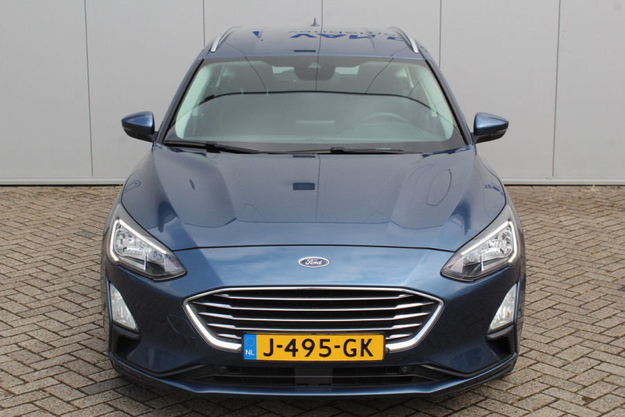 Ford FOCUS Wagon 1.5-120pk EcoBlue turbo diesel Titanium. Super nette en fijn rijdende Focus voor nog jaren plezier ! Stoel-, stuur- en voorraamverwarming, Navigatie, Bluetooth, Parkeersensoren V+A, Camera, Duozone climate, Metallic lak, LM wielen etc.