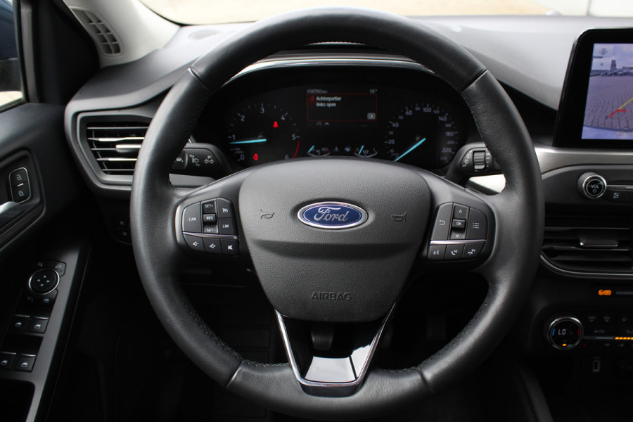 Ford FOCUS Wagon 1.5-120pk EcoBlue turbo diesel Titanium. Super nette en fijn rijdende Focus voor nog jaren plezier ! Stoel-, stuur- en voorraamverwarming, Navigatie, Bluetooth, Parkeersensoren V+A, Camera, Duozone climate, Metallic lak, LM wielen etc.