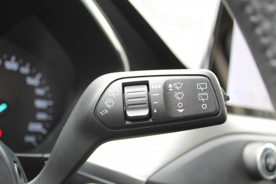 Ford FOCUS Wagon 1.5-120pk EcoBlue turbo diesel Titanium. Super nette en fijn rijdende Focus voor nog jaren plezier ! Stoel-, stuur- en voorraamverwarming, Navigatie, Bluetooth, Parkeersensoren V+A, Camera, Duozone climate, Metallic lak, LM wielen etc.