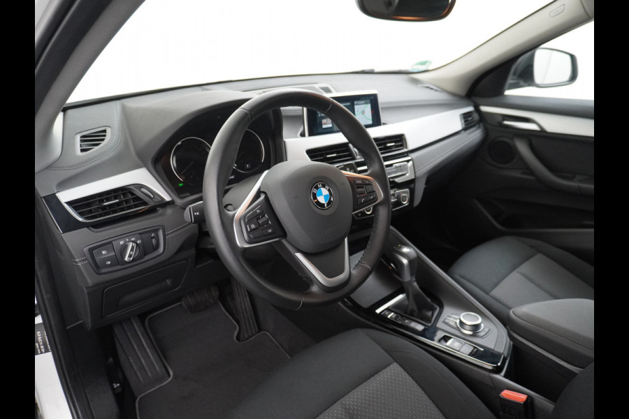 BMW X2 xDrive25e PHEV 126pk ZwarteHemel Elek.klep Keyless Camera Pdc Navi CruiseControl Usb Bordherk. Ecc Bluetooth Regensensor Stoelverw. Dab Isofix 4xElek.Ramen/Spiegels Aut.DimmendeSpiegel 17''LM Executive