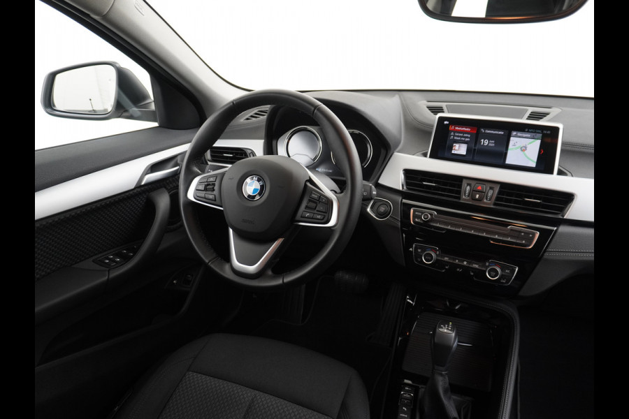 BMW X2 xDrive25e PHEV 126pk ZwarteHemel Elek.klep Keyless Camera Pdc Navi CruiseControl Usb Bordherk. Ecc Bluetooth Regensensor Stoelverw. Dab Isofix 4xElek.Ramen/Spiegels Aut.DimmendeSpiegel 17''LM Executive
