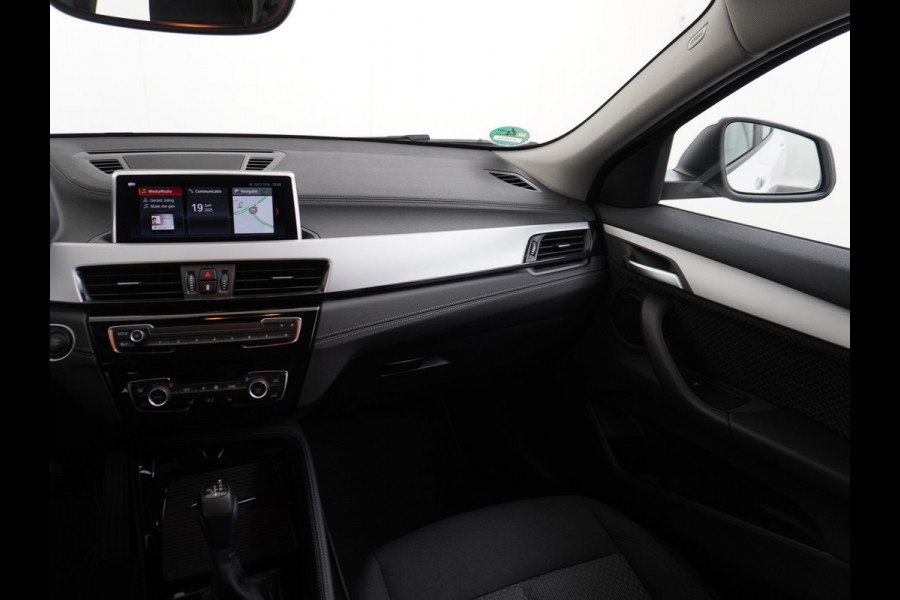BMW X2 xDrive25e PHEV 126pk ZwarteHemel Elek.klep Keyless Camera Pdc Navi CruiseControl Usb Bordherk. Ecc Bluetooth Regensensor Stoelverw. Dab Isofix 4xElek.Ramen/Spiegels Aut.DimmendeSpiegel 17''LM Executive