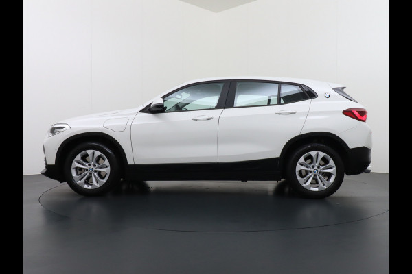 BMW X2 xDrive25e PHEV 126pk ZwarteHemel Elek.klep Keyless Camera Pdc Navi CruiseControl Usb Bordherk. Ecc Bluetooth Regensensor Stoelverw. Dab Isofix 4xElek.Ramen/Spiegels Aut.DimmendeSpiegel 17''LM Executive