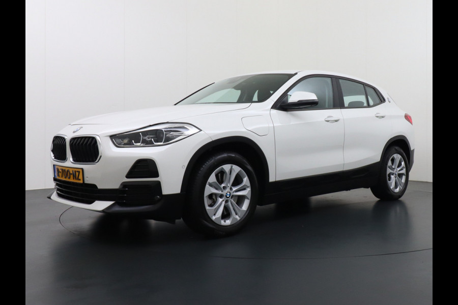 BMW X2 xDrive25e PHEV 126pk ZwarteHemel Elek.klep Keyless Camera Pdc Navi CruiseControl Usb Bordherk. Ecc Bluetooth Regensensor Stoelverw. Dab Isofix 4xElek.Ramen/Spiegels Aut.DimmendeSpiegel 17''LM Executive