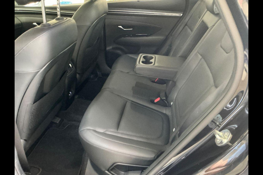Hyundai Tucson 1.6 T-GDI PHEV Premium Sky 4WD | Panoramadak | Afneembare trekhaak | 4WD | Stoelverwarming | Stoelventilatie | Lederen bekleding | Elektrische achterklep | KRELL | All season banden