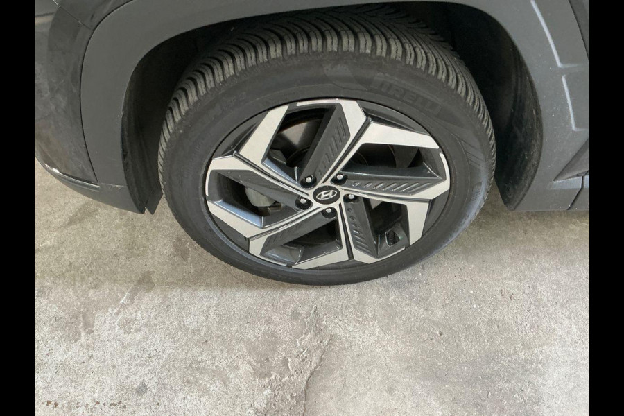 Hyundai Tucson 1.6 T-GDI PHEV Premium Sky 4WD | Panoramadak | Afneembare trekhaak | 4WD | Stoelverwarming | Stoelventilatie | Lederen bekleding | Elektrische achterklep | KRELL | All season banden