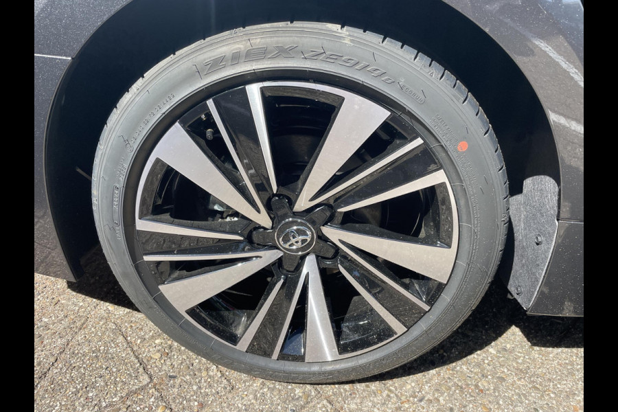 Toyota Corolla Hybrid 140 Dynamic | Dodehoek Detectie | Navigatie | Stuur- & Stoelverwarming | Parkeersensoren