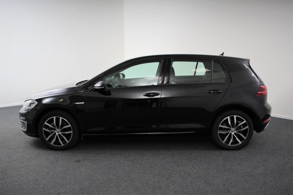 Volkswagen e-Golf | Navigatie | Climate control | Virtuel Cockpit | Camera | Keyless | Bluetooth | Cruise Control | Lichtmetalen Velgen |
