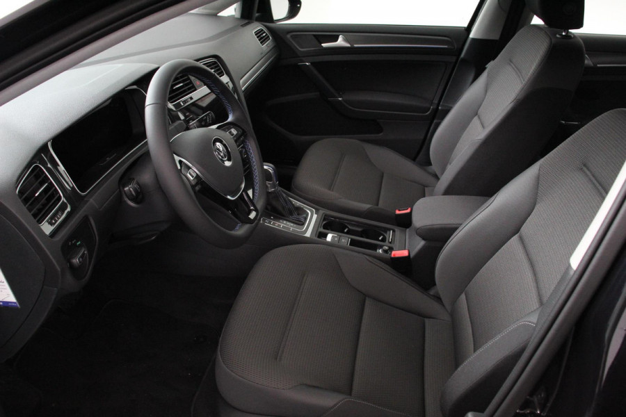 Volkswagen e-Golf | Navigatie | Climate control | Virtuel Cockpit | Camera | Keyless | Bluetooth | Cruise Control | Lichtmetalen Velgen |