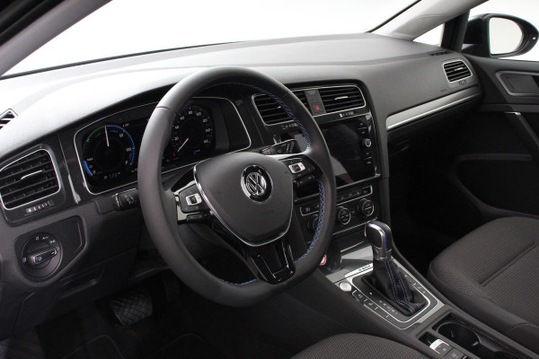 Volkswagen e-Golf | Navigatie | Climate control | Virtuel Cockpit | Camera | Keyless | Bluetooth | Cruise Control | Lichtmetalen Velgen |