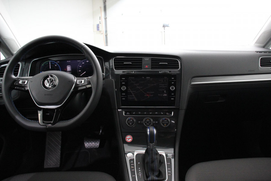Volkswagen e-Golf | Navigatie | Climate control | Virtuel Cockpit | Camera | Keyless | Bluetooth | Cruise Control | Lichtmetalen Velgen |