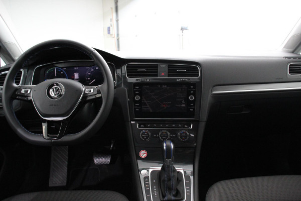 Volkswagen e-Golf | Navigatie | Climate control | Virtuel Cockpit | Camera | Keyless | Bluetooth | Cruise Control | Lichtmetalen Velgen |
