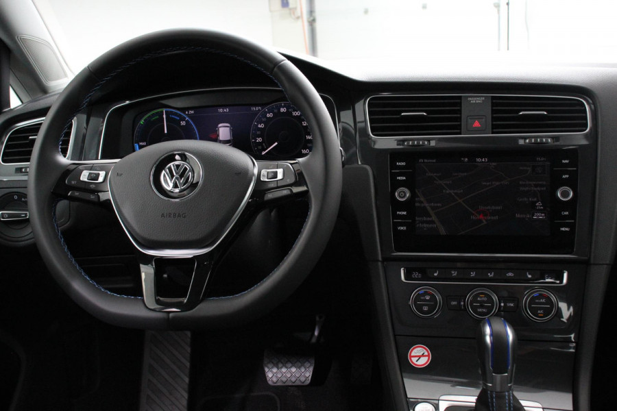 Volkswagen e-Golf | Navigatie | Climate control | Virtuel Cockpit | Camera | Keyless | Bluetooth | Cruise Control | Lichtmetalen Velgen |