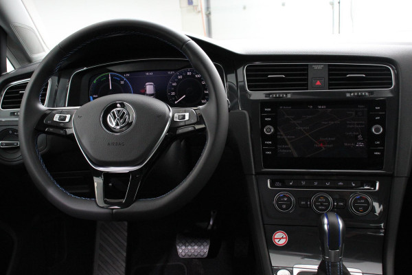 Volkswagen e-Golf | Navigatie | Climate control | Virtuel Cockpit | Camera | Keyless | Bluetooth | Cruise Control | Lichtmetalen Velgen |
