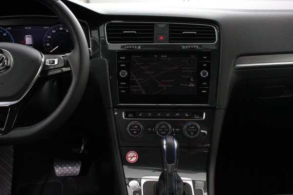 Volkswagen e-Golf | Navigatie | Climate control | Virtuel Cockpit | Camera | Keyless | Bluetooth | Cruise Control | Lichtmetalen Velgen |