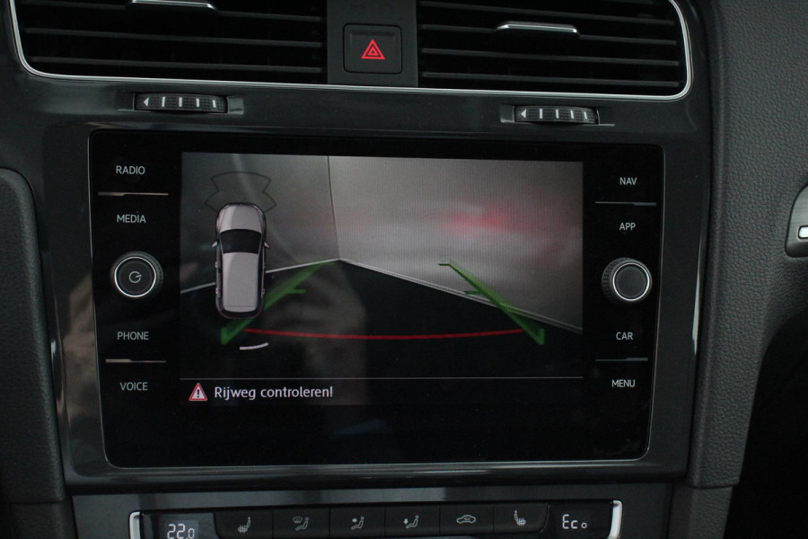 Volkswagen e-Golf | Navigatie | Climate control | Virtuel Cockpit | Camera | Keyless | Bluetooth | Cruise Control | Lichtmetalen Velgen |