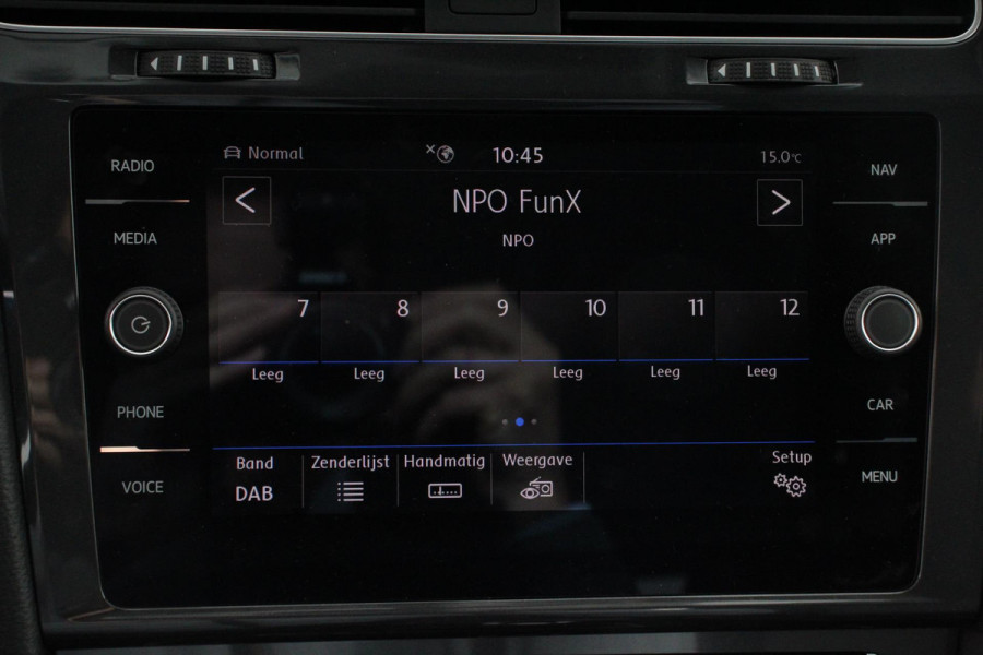 Volkswagen e-Golf | Navigatie | Climate control | Virtuel Cockpit | Camera | Keyless | Bluetooth | Cruise Control | Lichtmetalen Velgen |