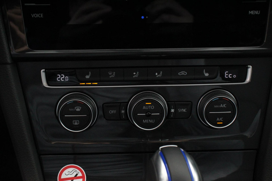 Volkswagen e-Golf | Navigatie | Climate control | Virtuel Cockpit | Camera | Keyless | Bluetooth | Cruise Control | Lichtmetalen Velgen |