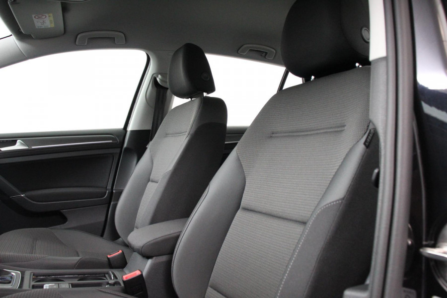 Volkswagen e-Golf | Navigatie | Climate control | Virtuel Cockpit | Camera | Keyless | Bluetooth | Cruise Control | Lichtmetalen Velgen |