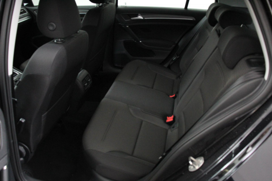 Volkswagen e-Golf | Navigatie | Climate control | Virtuel Cockpit | Camera | Keyless | Bluetooth | Cruise Control | Lichtmetalen Velgen |