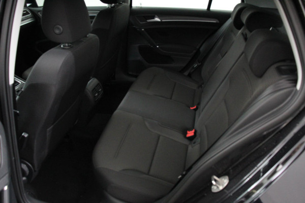 Volkswagen e-Golf | Navigatie | Climate control | Virtuel Cockpit | Camera | Keyless | Bluetooth | Cruise Control | Lichtmetalen Velgen |