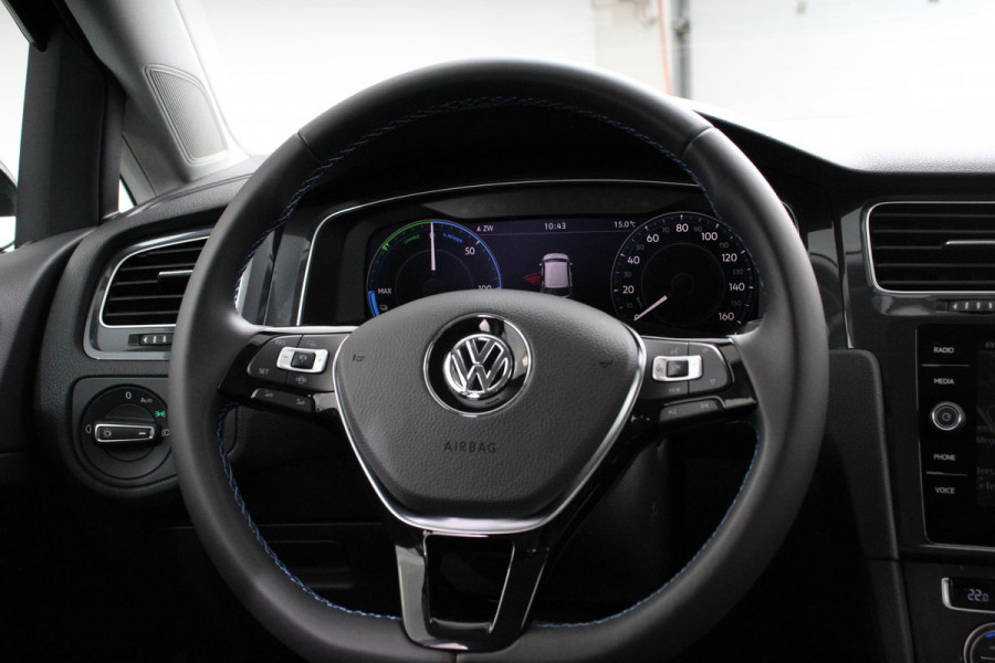 Volkswagen e-Golf | Navigatie | Climate control | Virtuel Cockpit | Camera | Keyless | Bluetooth | Cruise Control | Lichtmetalen Velgen |