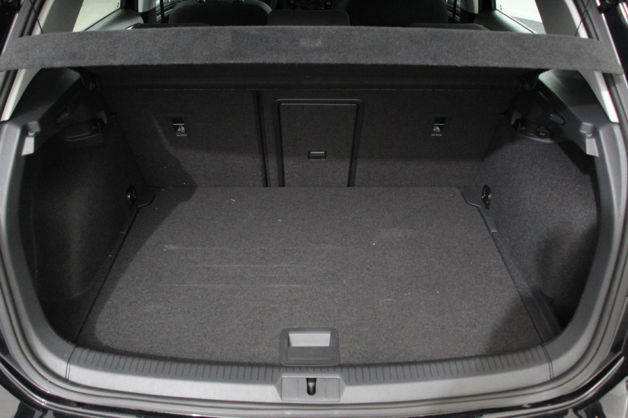 Volkswagen e-Golf | Navigatie | Climate control | Virtuel Cockpit | Camera | Keyless | Bluetooth | Cruise Control | Lichtmetalen Velgen |