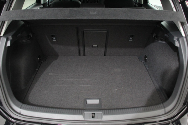 Volkswagen e-Golf | Navigatie | Climate control | Virtuel Cockpit | Camera | Keyless | Bluetooth | Cruise Control | Lichtmetalen Velgen |