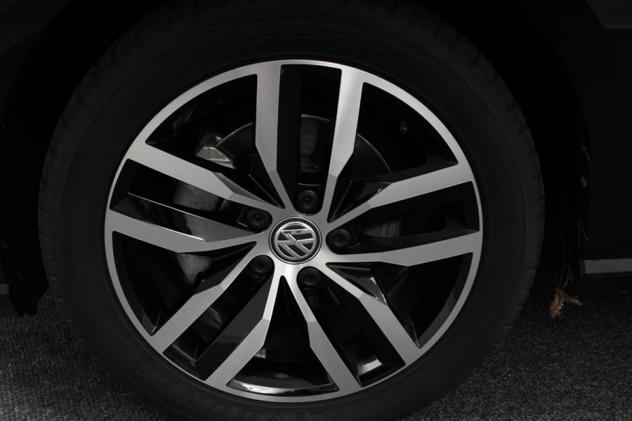 Volkswagen e-Golf | Navigatie | Climate control | Virtuel Cockpit | Camera | Keyless | Bluetooth | Cruise Control | Lichtmetalen Velgen |