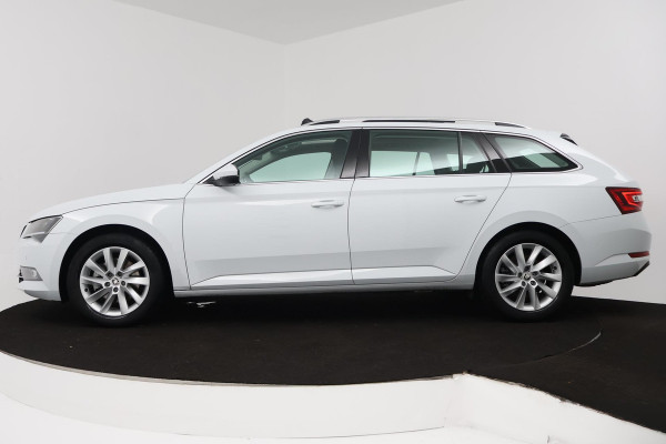 Škoda Superb Combi 1.5 TSI ACT Ambition Business (PANORAMADAK, STOELVERWARMING, TREKHAAK, ELEKTR STOELEN, NAVIGATIE, NL-AUTO)