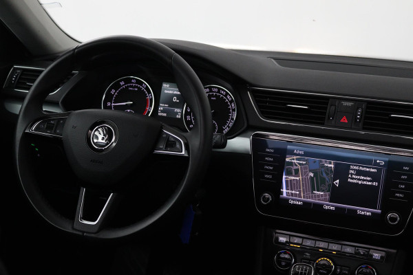 Škoda Superb Combi 1.5 TSI ACT Ambition Business (PANORAMADAK, STOELVERWARMING, TREKHAAK, ELEKTR STOELEN, NAVIGATIE, NL-AUTO)