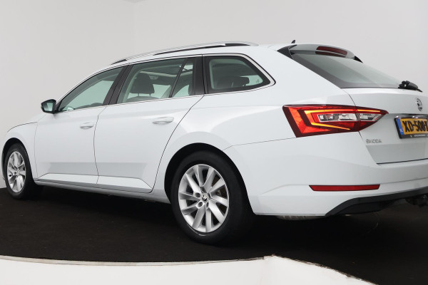 Škoda Superb Combi 1.5 TSI ACT Ambition Business (PANORAMADAK, STOELVERWARMING, TREKHAAK, ELEKTR STOELEN, NAVIGATIE, NL-AUTO)