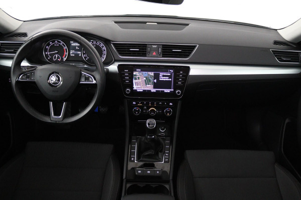 Škoda Superb Combi 1.5 TSI ACT Ambition Business (PANORAMADAK, STOELVERWARMING, TREKHAAK, ELEKTR STOELEN, NAVIGATIE, NL-AUTO)