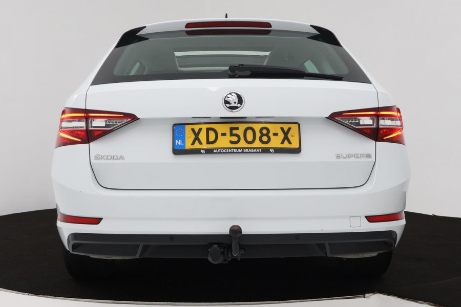 Škoda Superb Combi 1.5 TSI ACT Ambition Business (PANORAMADAK, STOELVERWARMING, TREKHAAK, ELEKTR STOELEN, NAVIGATIE, NL-AUTO)