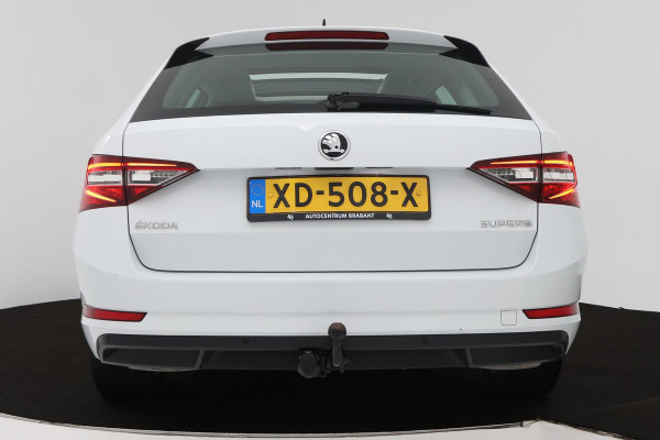 Škoda Superb Combi 1.5 TSI ACT Ambition Business (PANORAMADAK, STOELVERWARMING, TREKHAAK, ELEKTR STOELEN, NAVIGATIE, NL-AUTO)