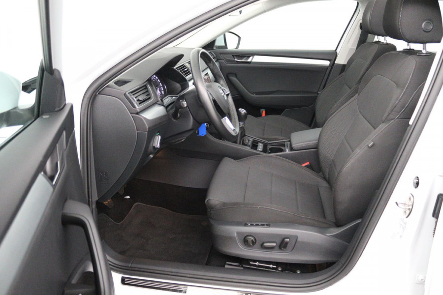 Škoda Superb Combi 1.5 TSI ACT Ambition Business (PANORAMADAK, STOELVERWARMING, TREKHAAK, ELEKTR STOELEN, NAVIGATIE, NL-AUTO)
