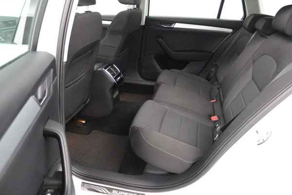Škoda Superb Combi 1.5 TSI ACT Ambition Business (PANORAMADAK, STOELVERWARMING, TREKHAAK, ELEKTR STOELEN, NAVIGATIE, NL-AUTO)