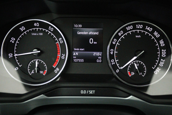 Škoda Superb Combi 1.5 TSI ACT Ambition Business (PANORAMADAK, STOELVERWARMING, TREKHAAK, ELEKTR STOELEN, NAVIGATIE, NL-AUTO)