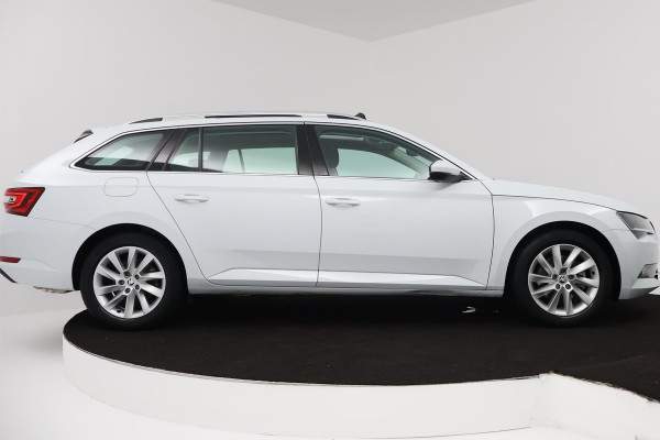 Škoda Superb Combi 1.5 TSI ACT Ambition Business (PANORAMADAK, STOELVERWARMING, TREKHAAK, ELEKTR STOELEN, NAVIGATIE, NL-AUTO)