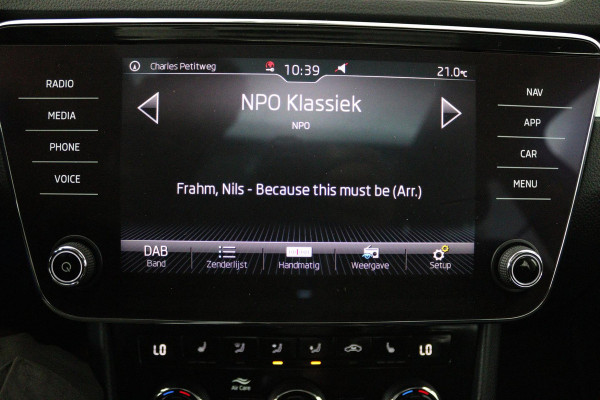 Škoda Superb Combi 1.5 TSI ACT Ambition Business (PANORAMADAK, STOELVERWARMING, TREKHAAK, ELEKTR STOELEN, NAVIGATIE, NL-AUTO)